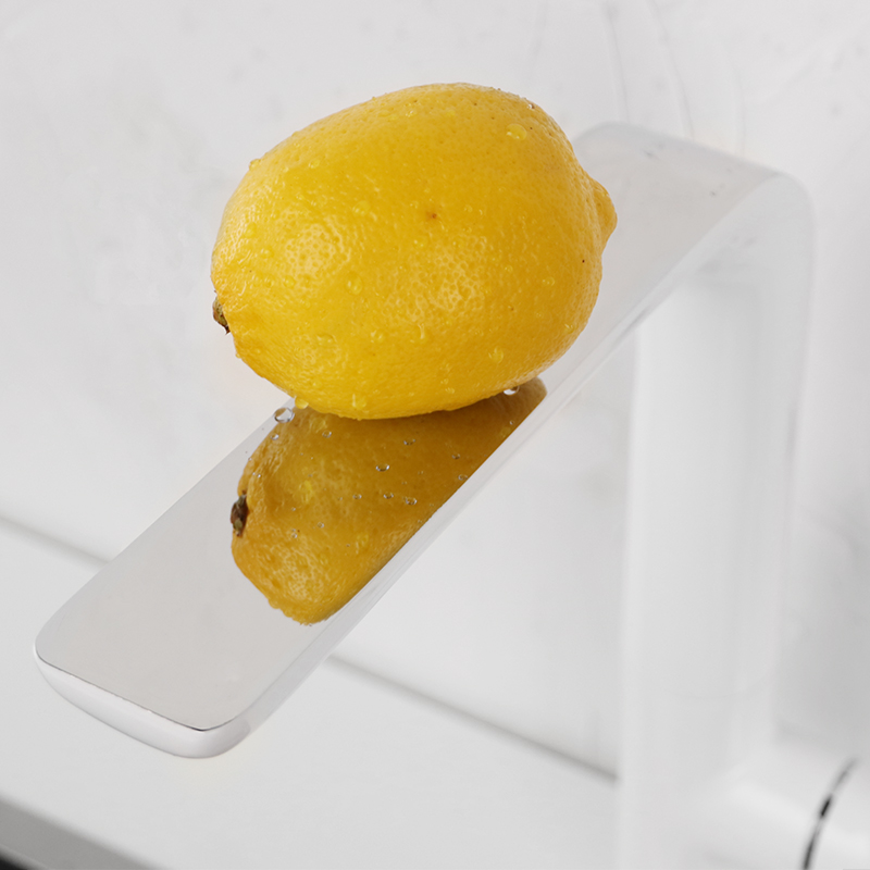 Robinet de cuisine à 90 degrés blanc et chrome 8 5 5 Kitchen Faucet 90 Degree White and Chrome