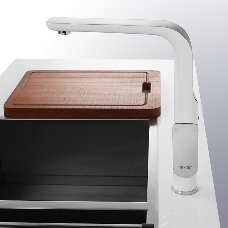 Robinet de cuisine à 90 degrés blanc et chrome 12 5 8 Kitchen Faucet 90 Degree White and Chrome