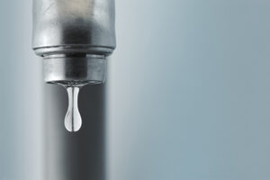 Comment réparer la basse pression d’eau d’un robinet?
